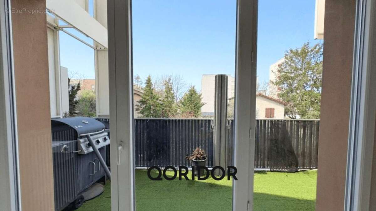 Appartement à MEYZIEU