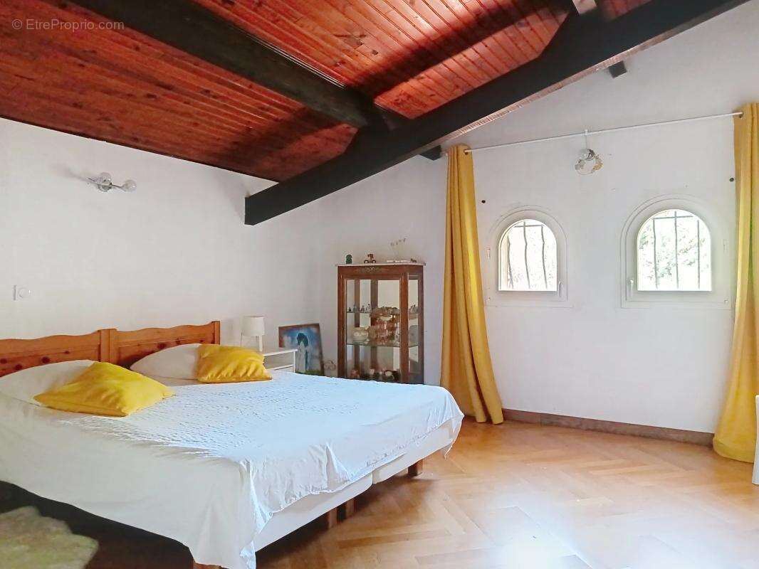 Grande maison familiale avec piscine et dépendance - photo 10