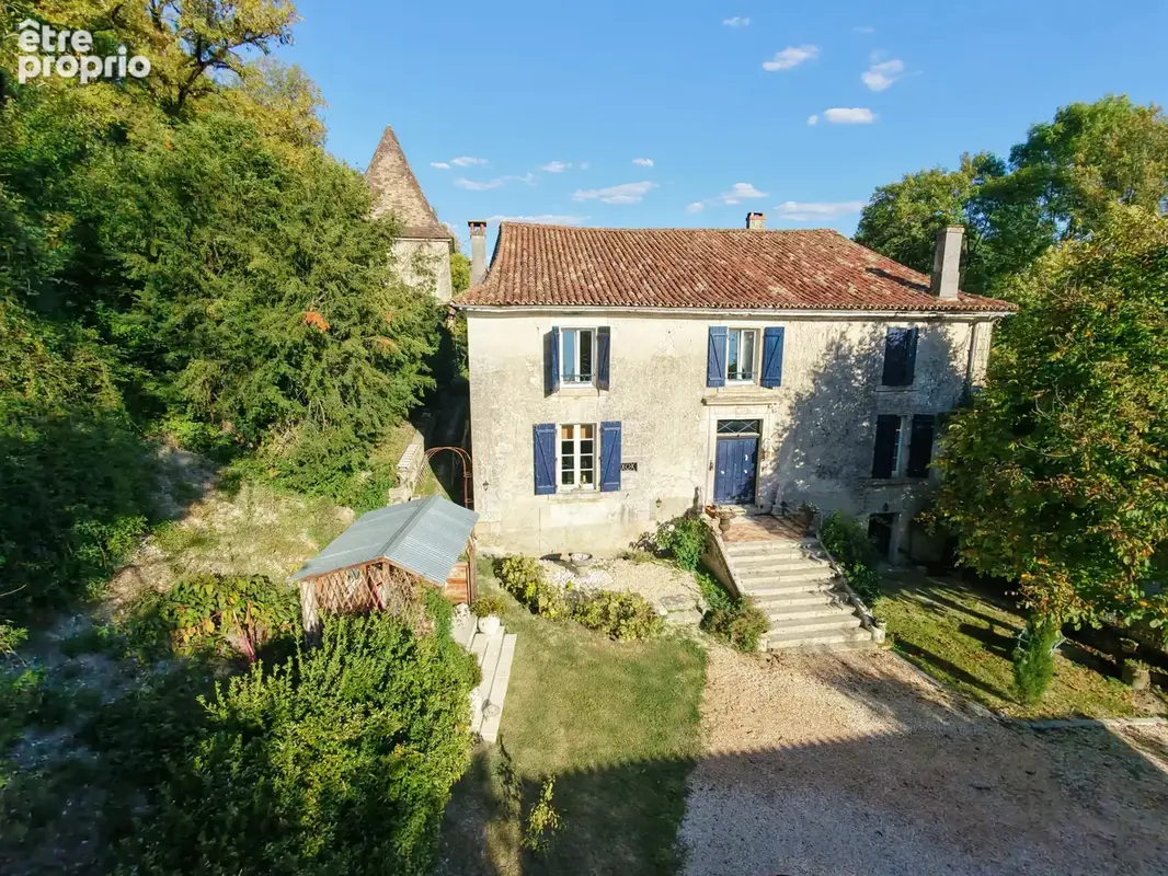 Photo Maison à Comberanche-Et-Epeluche au prix de 424 000€