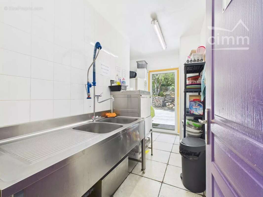 Commerce à LES MAGES