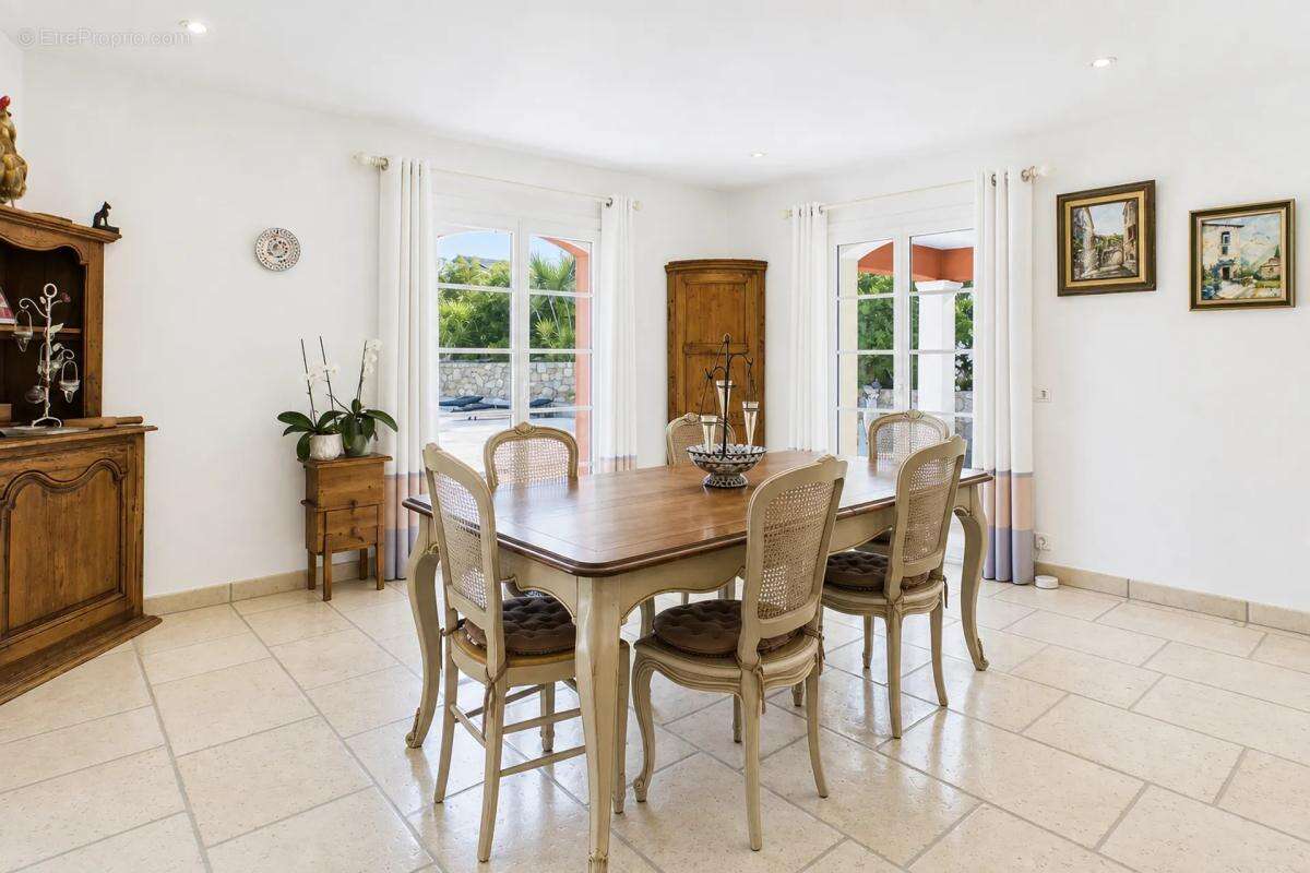 Villa familiale de 250 m² avec piscine, terrain plat - photo 7