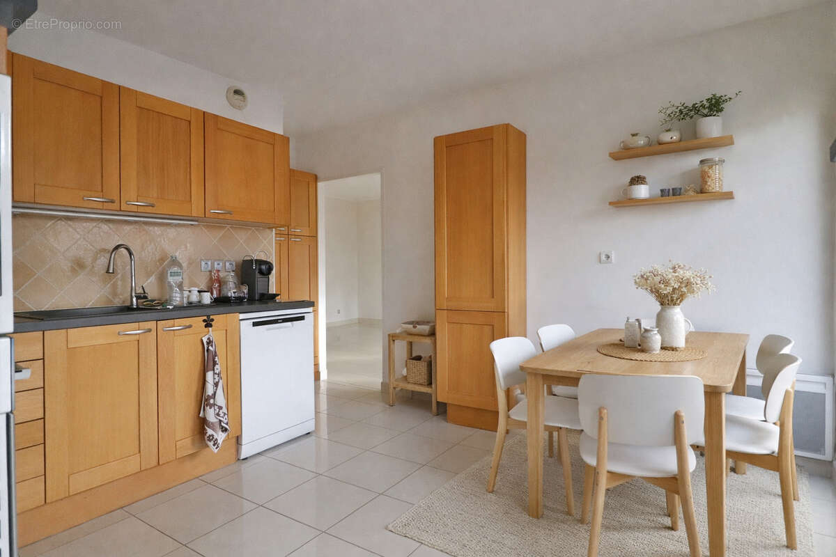 Appartement à CHARBONNIERES-LES-BAINS