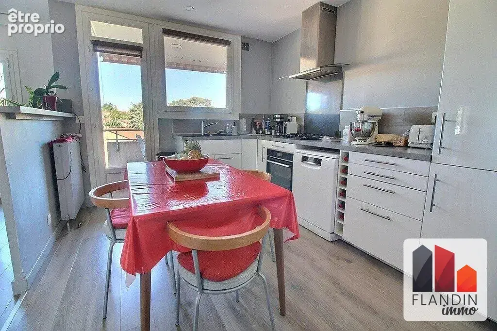 Appartement 5 pièces 121 m² à vendre à Saint-Genis-Laval (69230) - photo 4