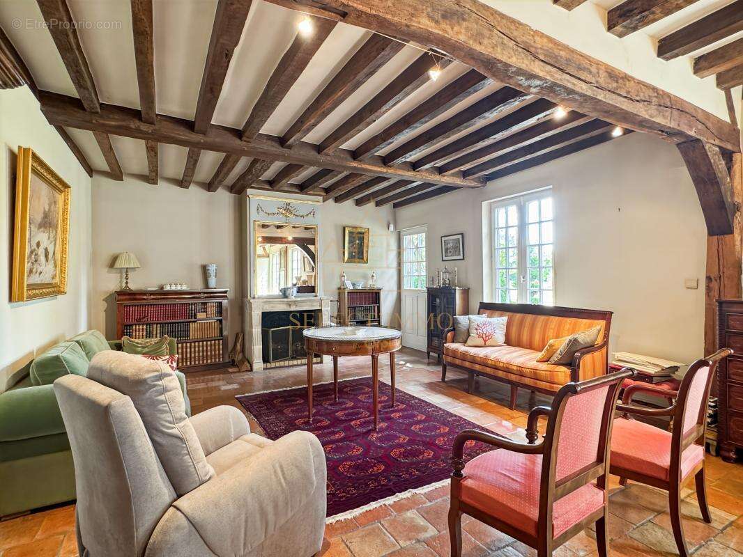 Propriété d'exception de 237m² dans un cadre d'exception et 400m² de dépendances - photo 6