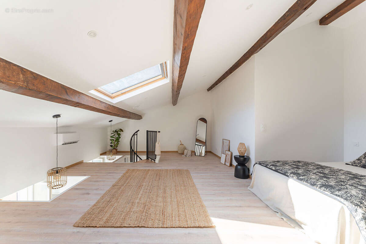 Appartement à MARSEILLE-2E