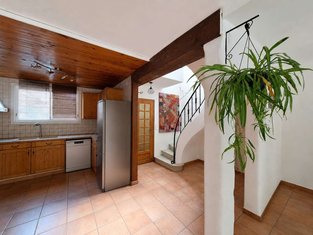 Agréable maison de village avec garage et cour privative. - photo 2