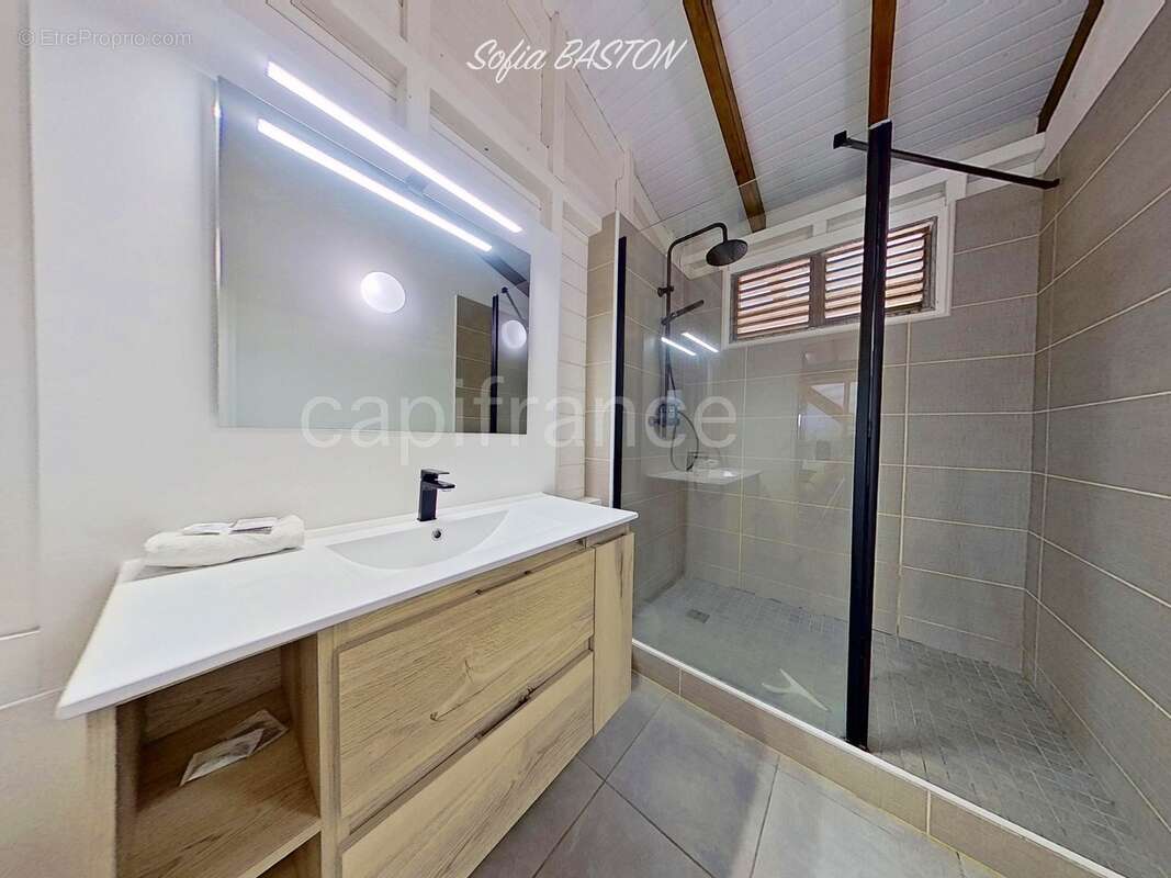 LES TROIS ILETS VILLA P6 bis -165 m² Hab / - Terrain de 986 m² - Piscine - Plain pied - A Vendre Martinique (972) - photo 12