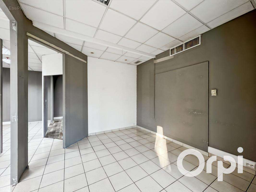 Commerce à LIVRON-SUR-DROME