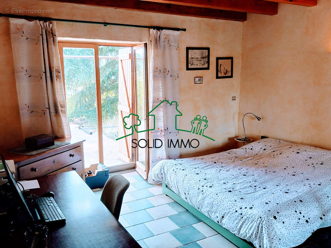 Maison à SAINT-ETIENNE-DE-FONTBELLON