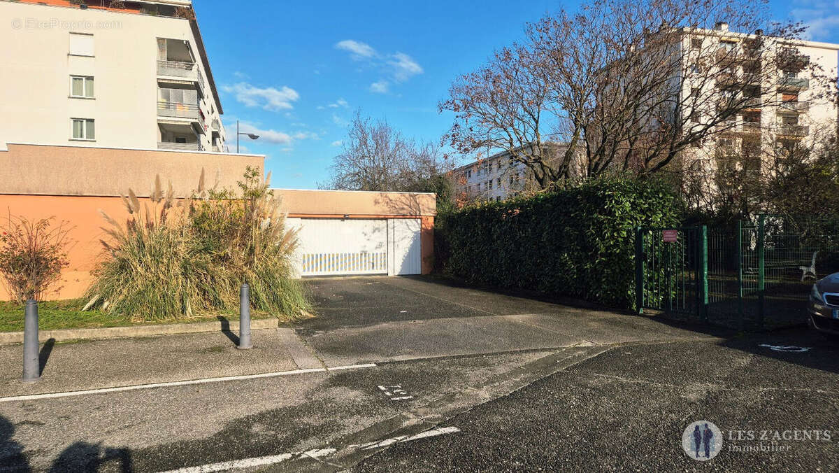 Parking à ECHIROLLES