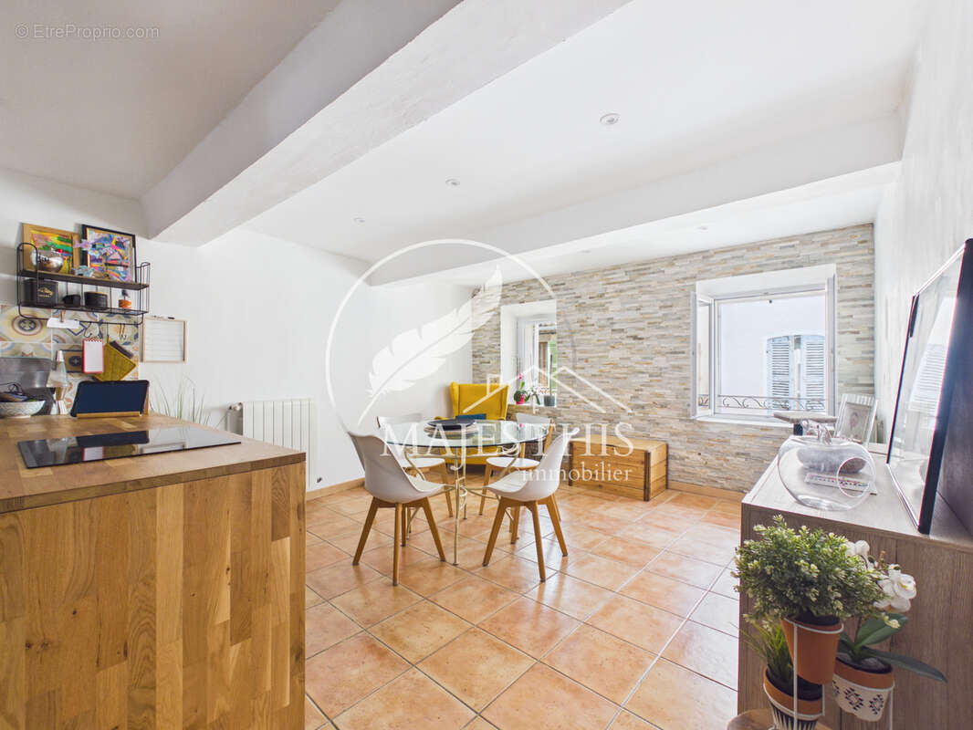 Magnifique duplex T4 de 90,62m2 à SOLLIES PONT avec terrasse Tropezienne. - photo 2