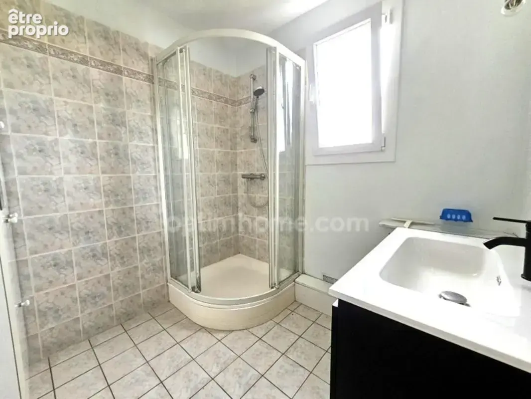  Maison familiale de 100 m² — 4 chambres & Jardin de 550 m² à LA COURONNE (16) - photo 2