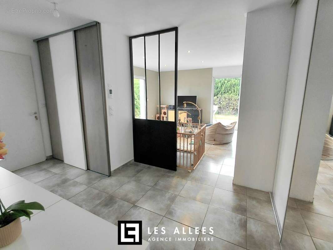 Maison 110 m² à Paradou  - photo 3