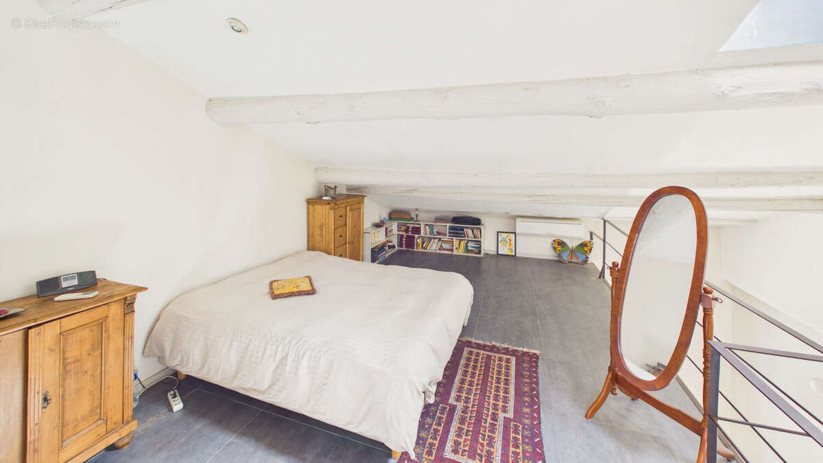 À 5 km d'Avignon Maison de Village Type LOFT 170 m² avec Terrasse, Garage Idéale 2 Familles - photo 4