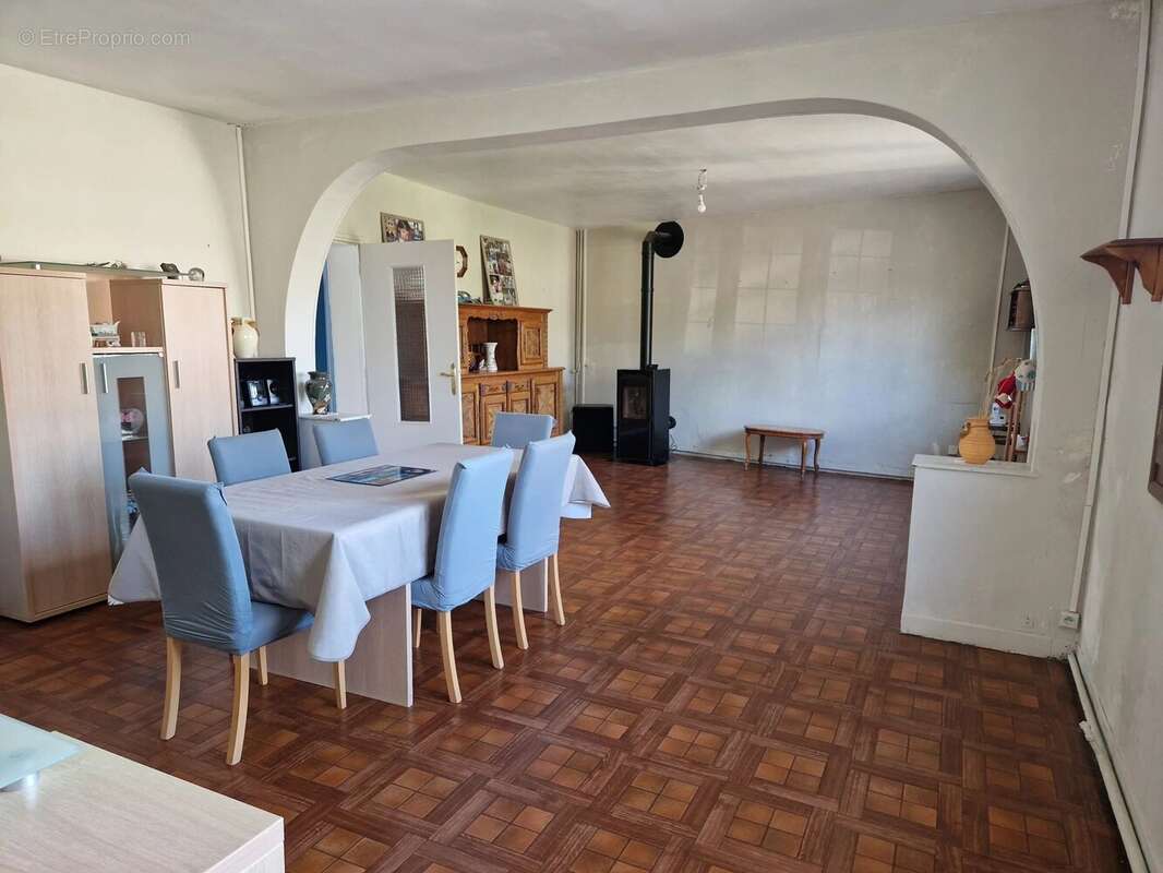 Maison à CRECY-SUR-SERRE