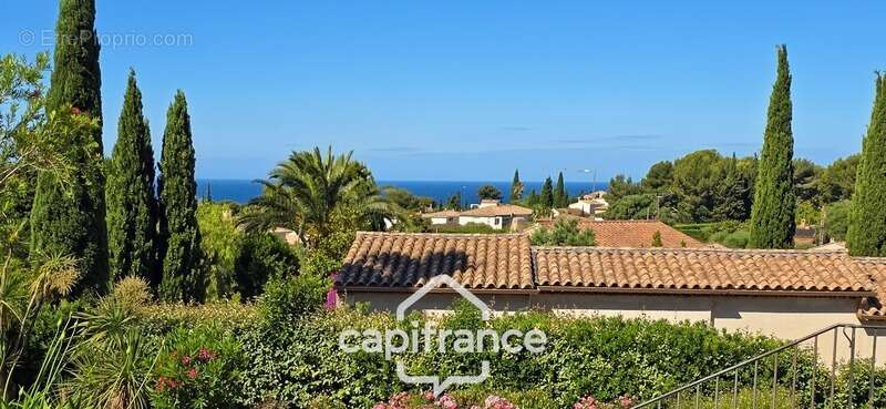 Maison à vendre 4 pièces VUE MER + Garage 55m² + Piscine SANARY SUR MER (83) - photo 5