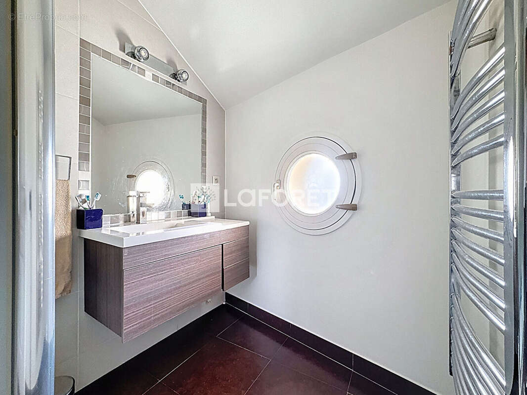 Exclusivité  - Maison rénovée 3 chambres avec cour  et bureaux indépendants - A proximité immédiate de MONSOULT - photo 7