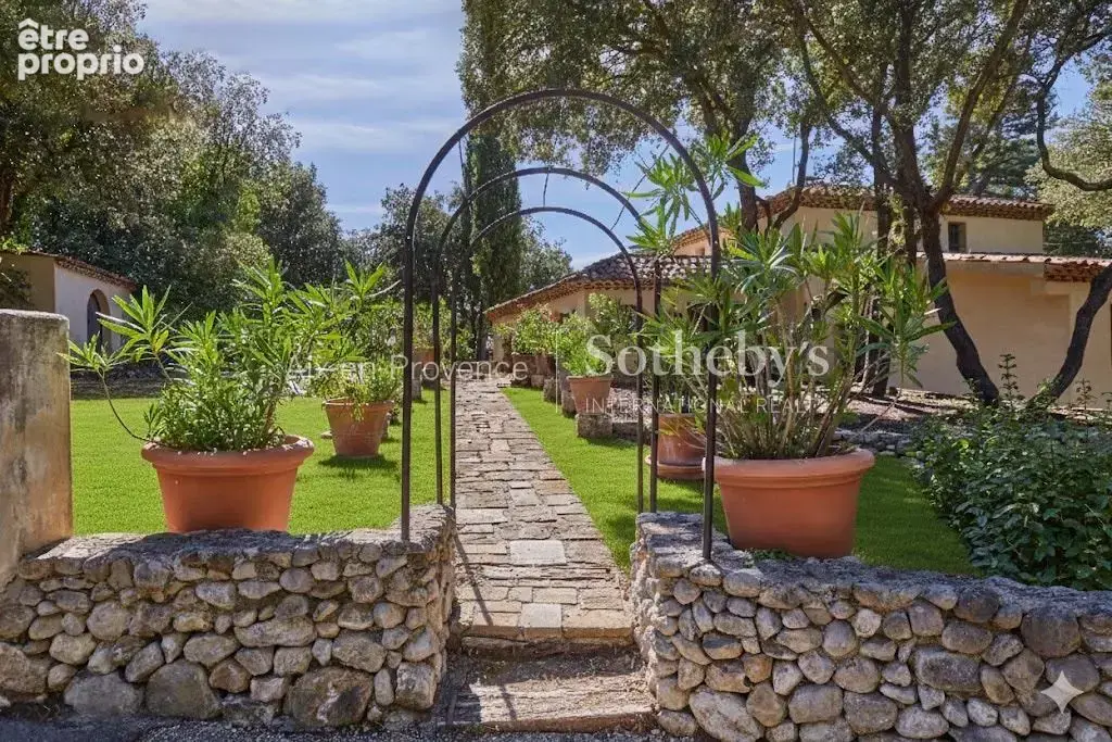 Propriété au Cœur de la Nature avec 3 dépendances - À 5' d'Aix-en-Provence - photo 9