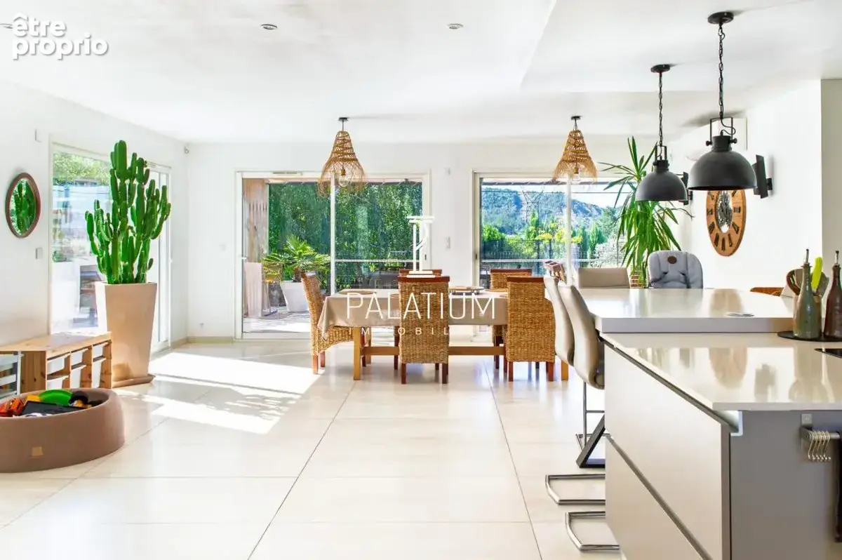 Superbe villa contemporaine dans le village de Claret - photo 4