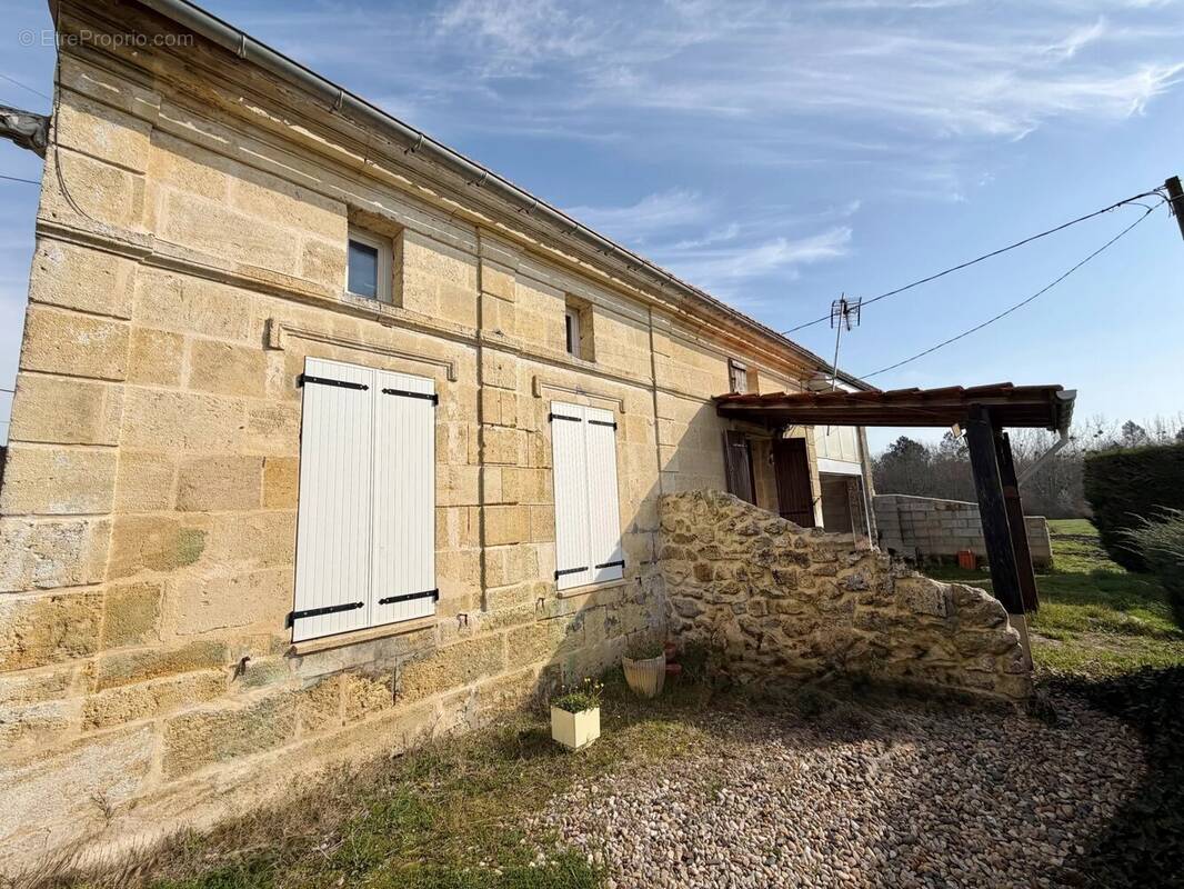 Maison à SAINT-CHRISTOLY-DE-BLAYE