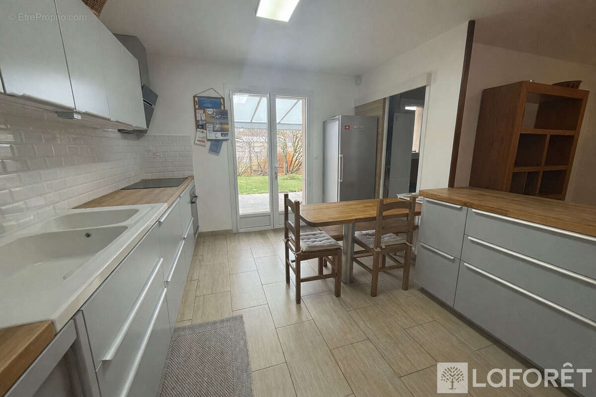 Maison à SAINT-JEAN-D'ILLAC