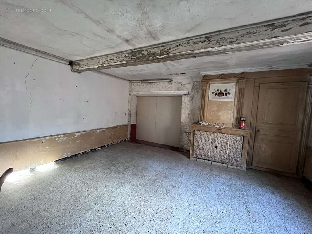 Maison à SAINT-ETIENNE-DES-OULLIERES