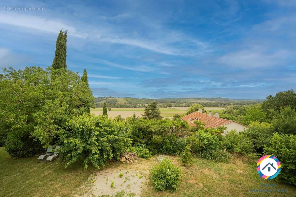 Charme, volume et vue campagne. Ancienne grange en pierre de 160m² - photo 18