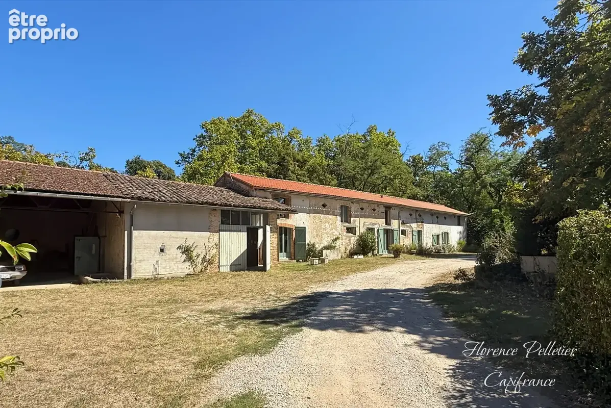 LAVAUR – Longère rénovée au calme, à proximité du centre-ville - photo 2