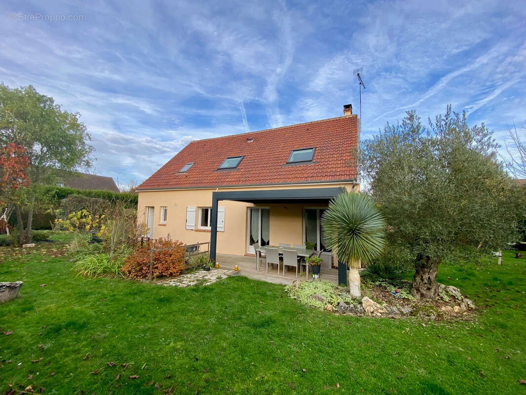 Maison à LA QUEUE-LES-YVELINES