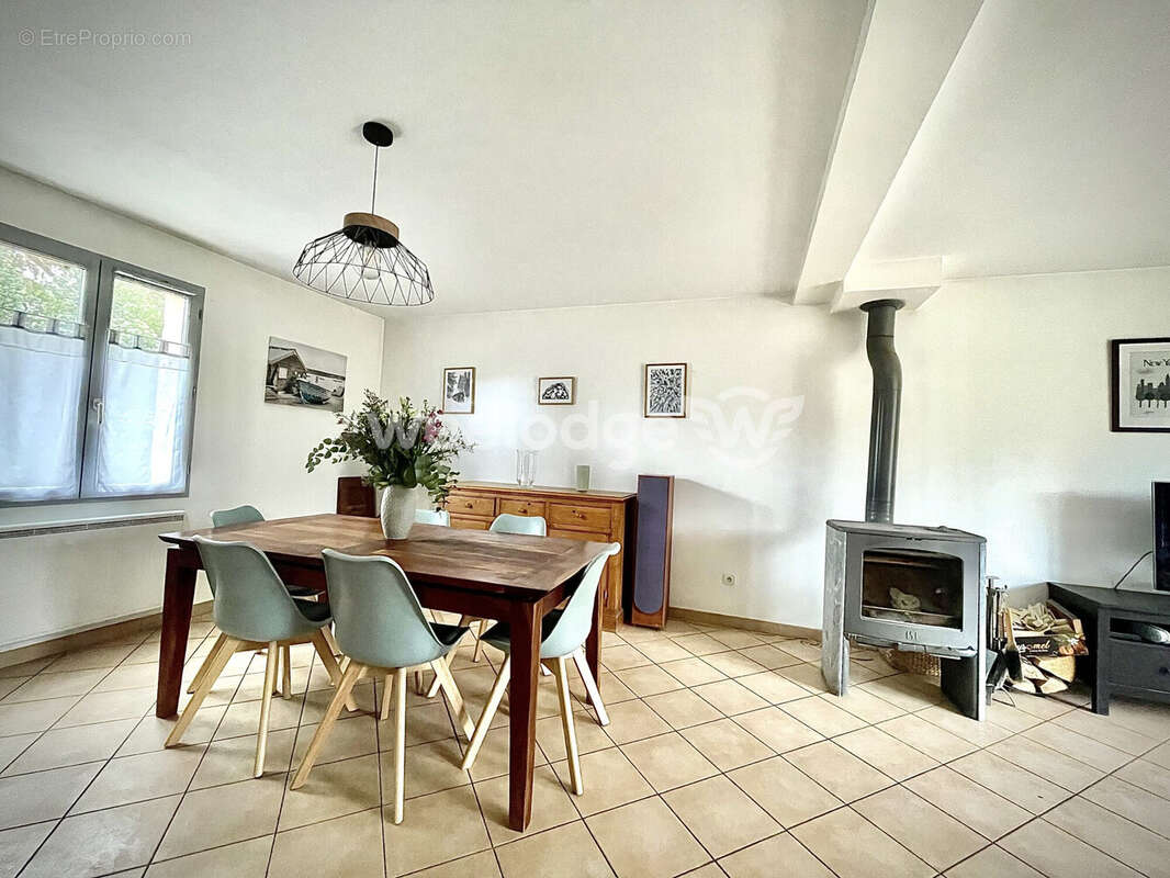Maison à JOUY-LE-MOUTIER