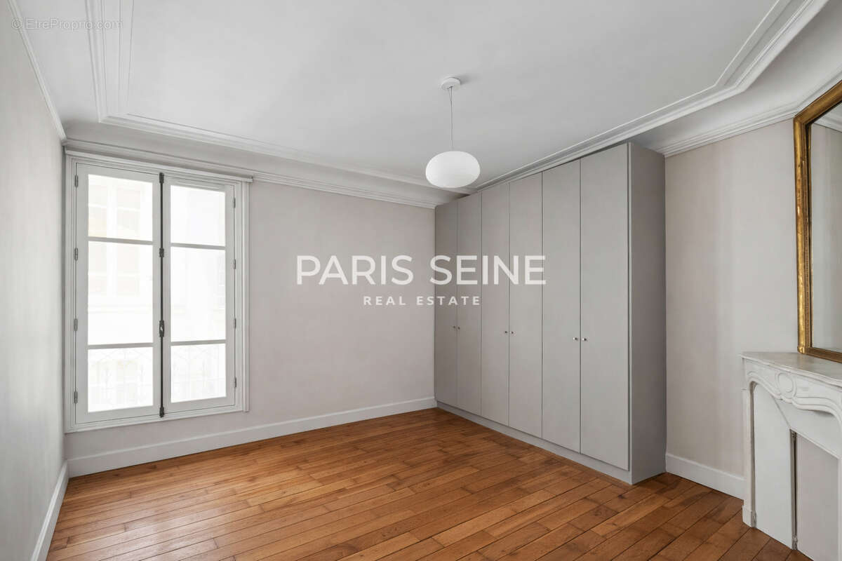 Appartement à PARIS-7E