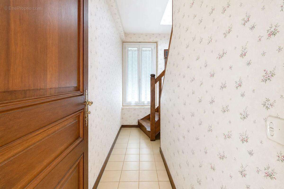Immeuble de rapport loué Montereau, proche gare - photo 18