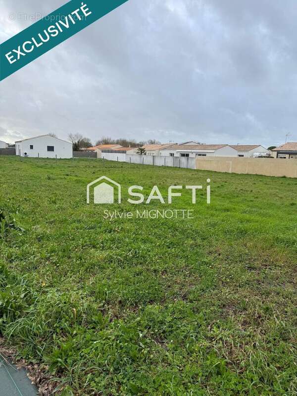 Photo 2 - Terrain à SURGERES