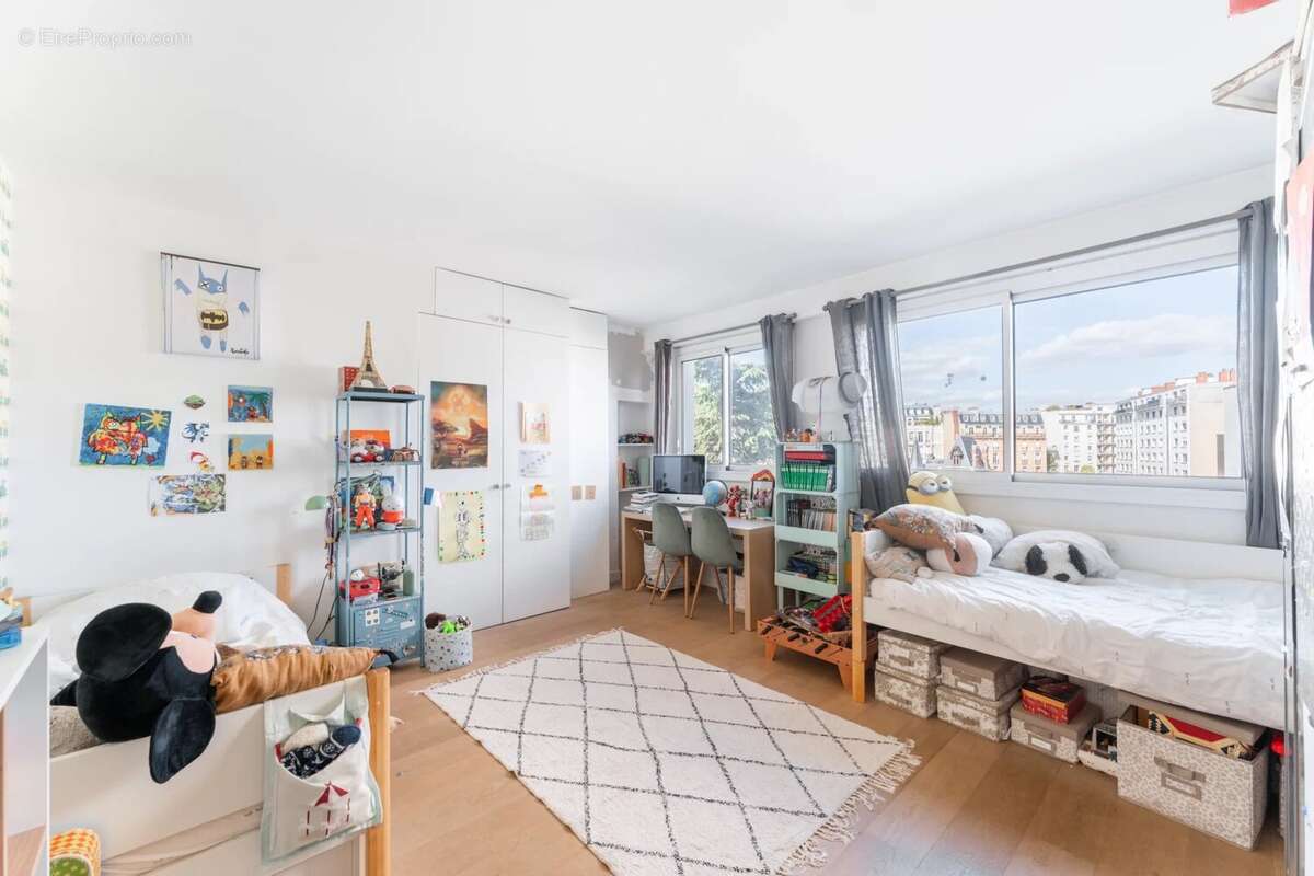 Appartement à PARIS-16E