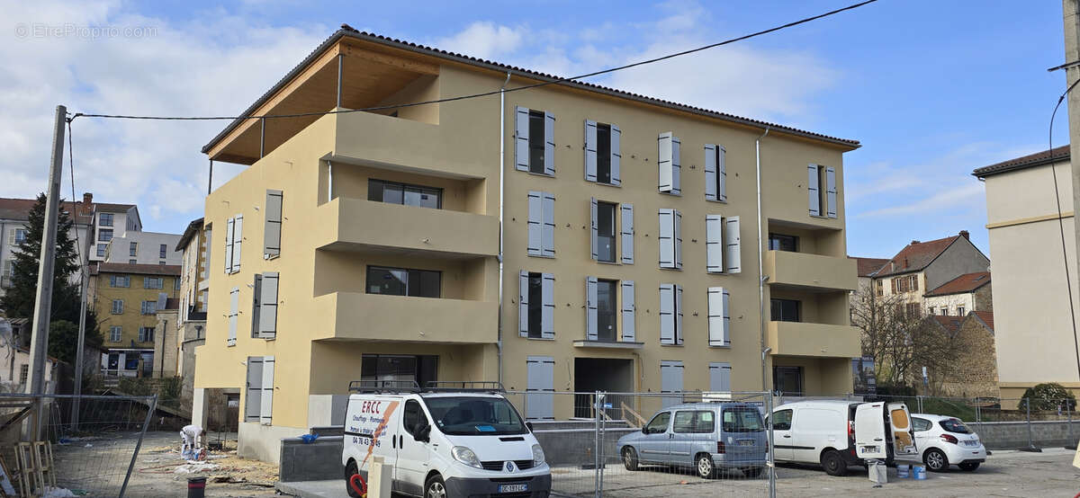 Appartement à L'ARBRESLE