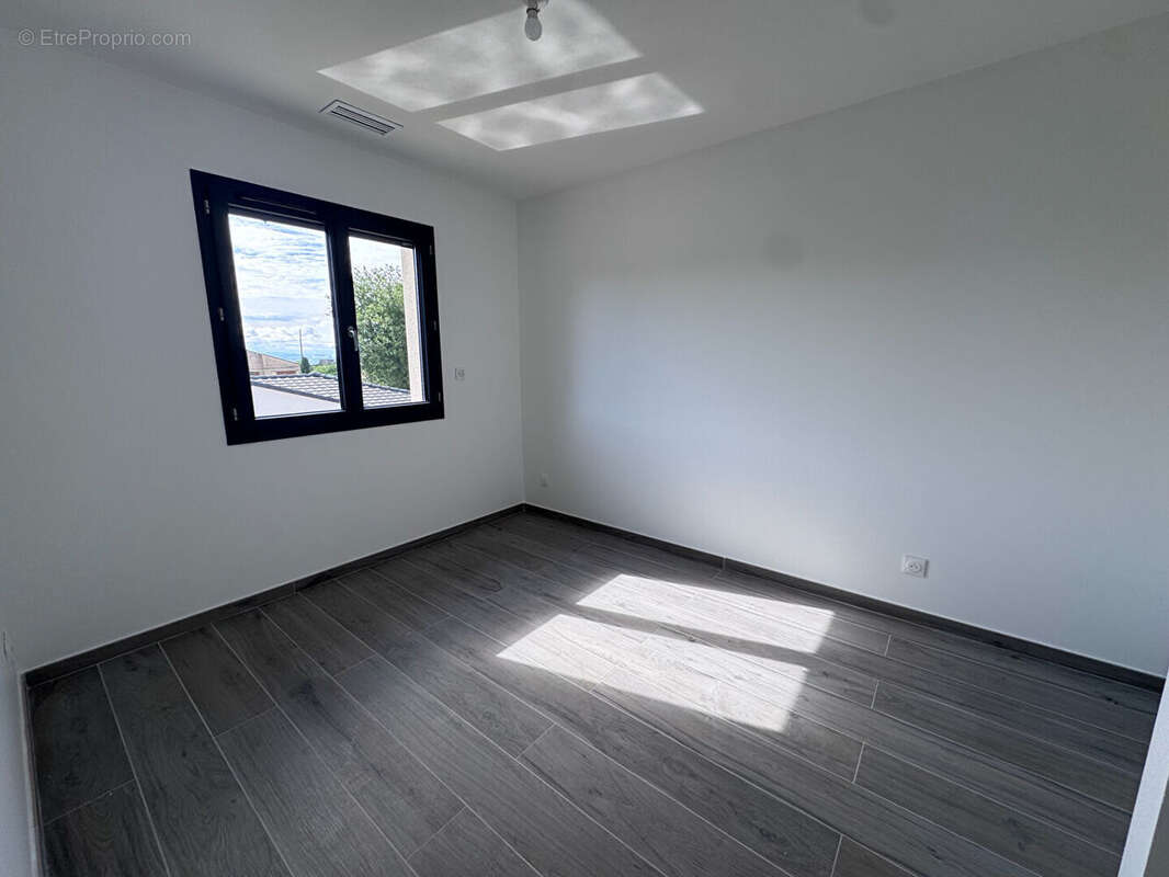 Maison à CHARMES-SUR-RHONE