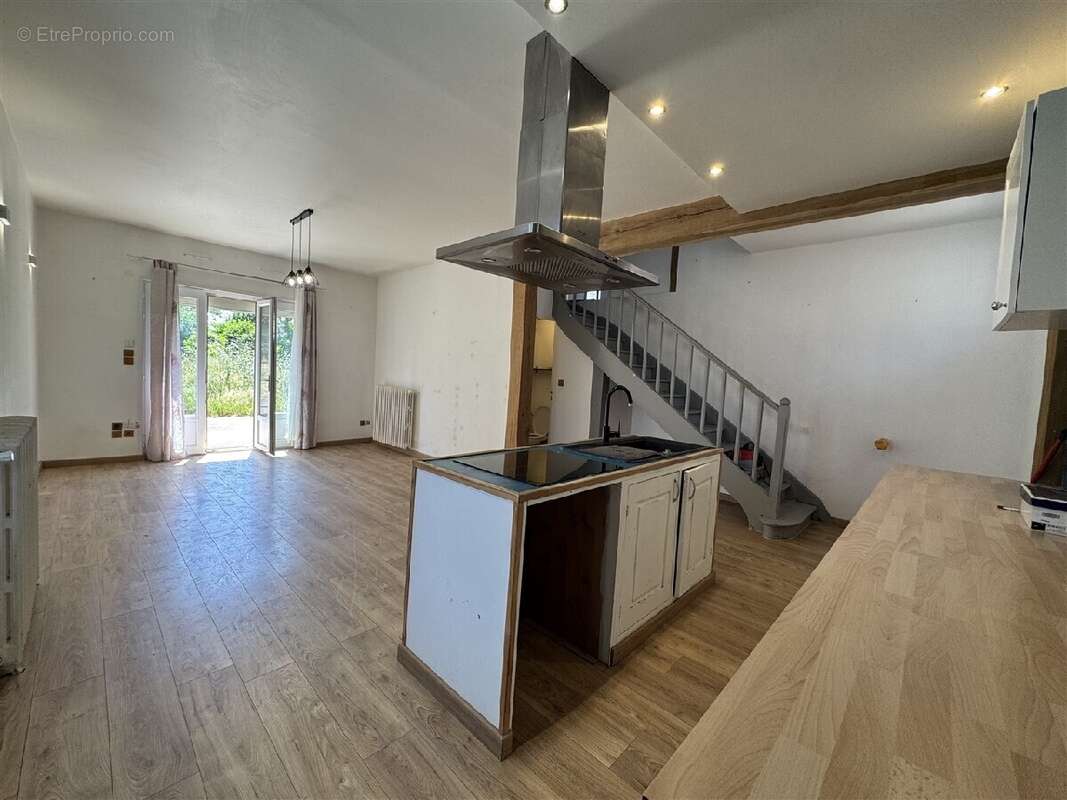 Maison à TREMBLAY-LES-VILLAGES