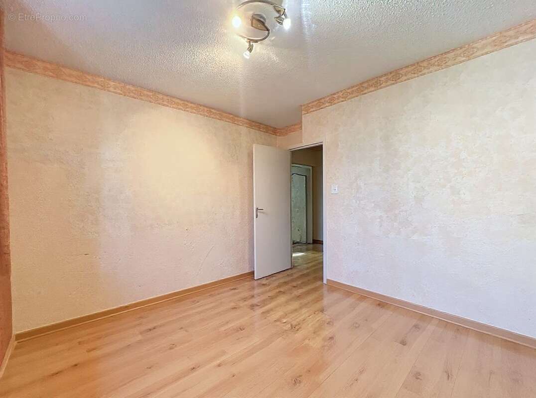 Chambre 2 - Appartement à LE PONT-DE-CLAIX