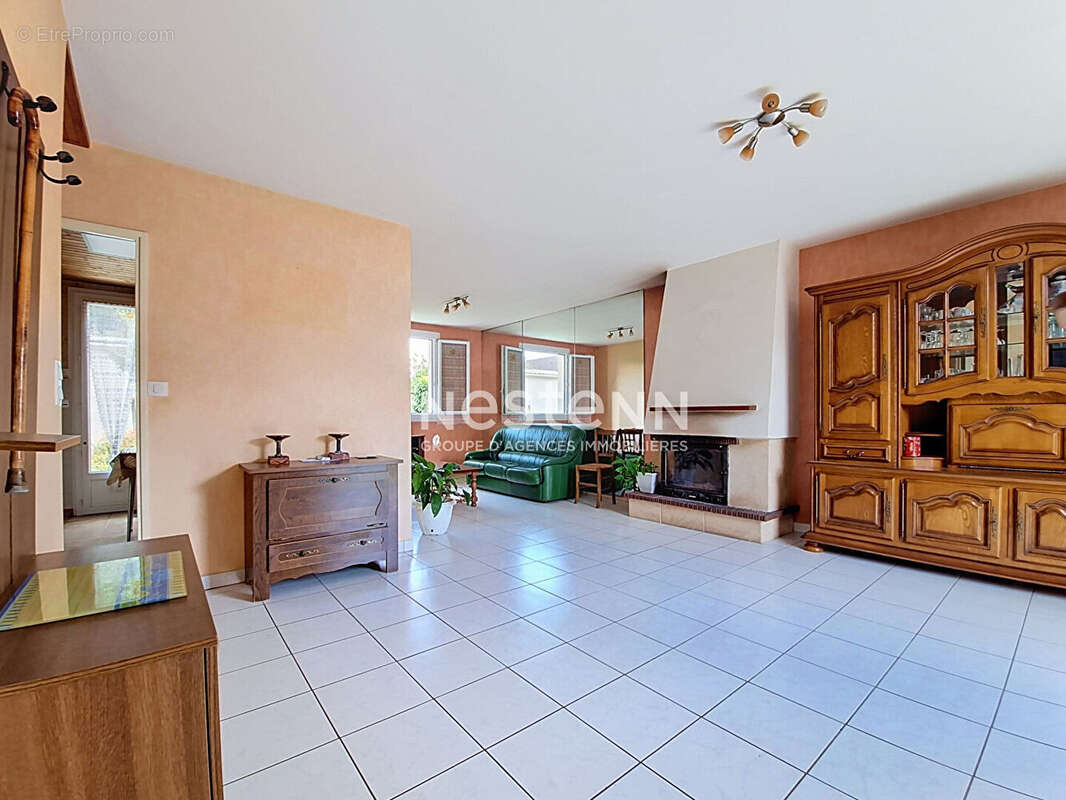 Maison traditionnelle 4 pièces à vendre à Sainte Luce sur Loire - photo 3