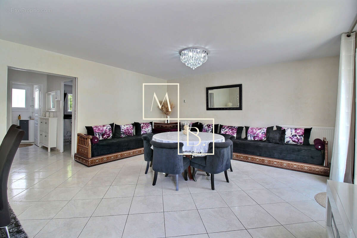 Montpellier Village, maison 6 pièces de 130m2 avec 4 grandes chambres, terrasse et piscine. - photo 5