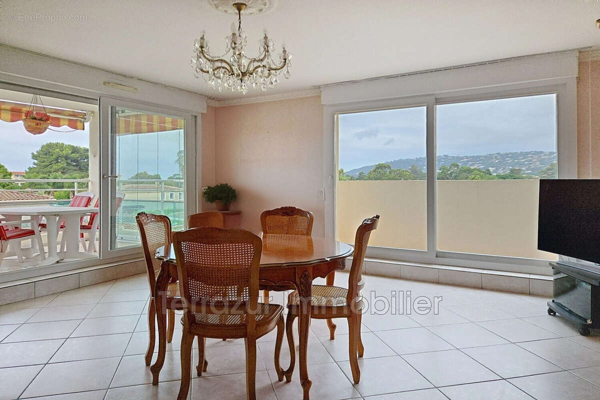 Appartement 87 m² à Antibes  - photo 2