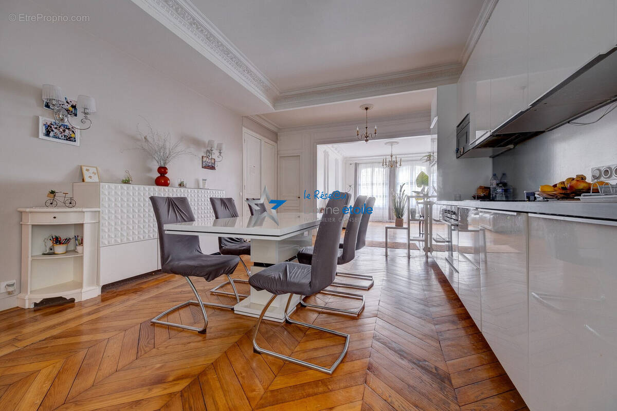 Appartement à PARIS-16E