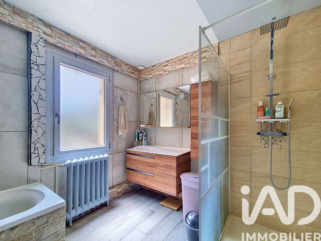 Maison 119 m² à Neuilly-Le-Real  - photo 5