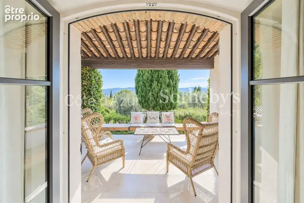 Plascassier, villa rénovée avec piscine et vaste terrain à proximité de Valbonne - photo 7