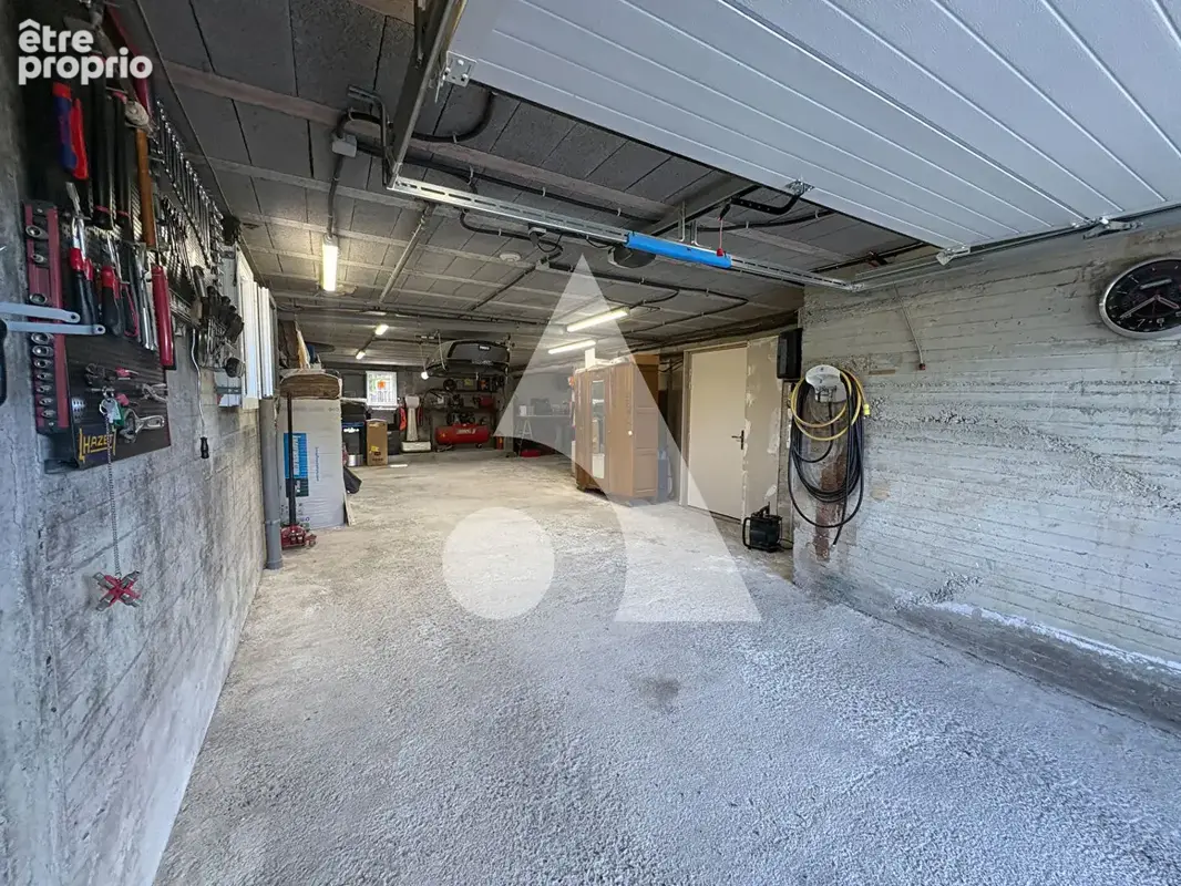 Maison rénovée 133 m² avec piscine, grand garage et fort potentiel à Vesseaux (Ardèche) - photo 11