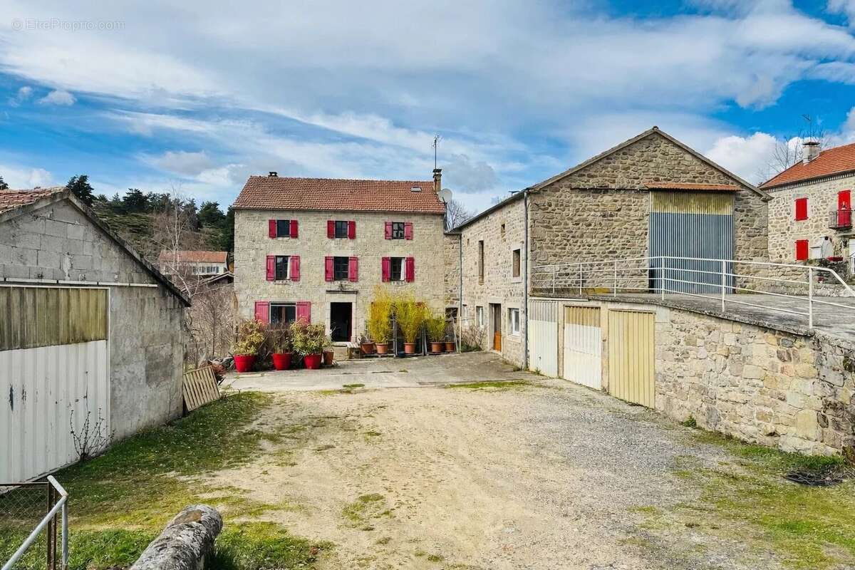 Maison à SAINT-CHRISTOPHE-D'ALLIER