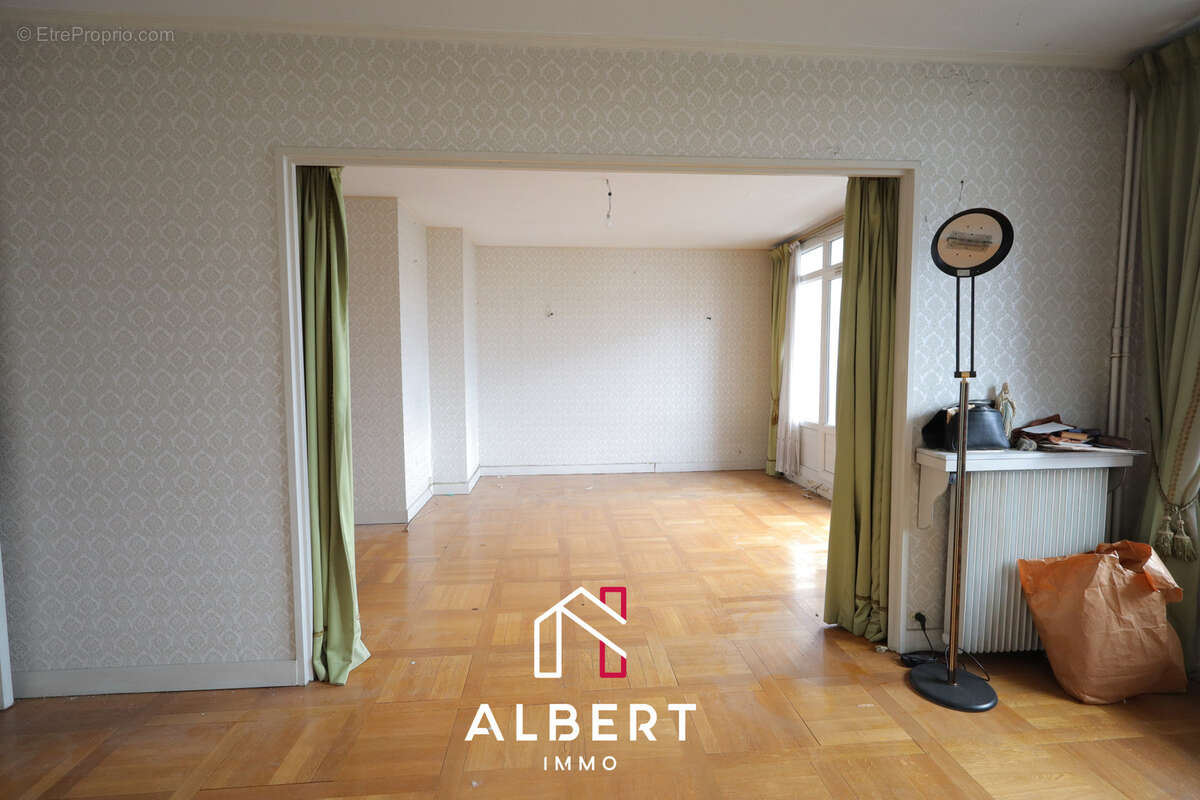 Appartement à LES LILAS