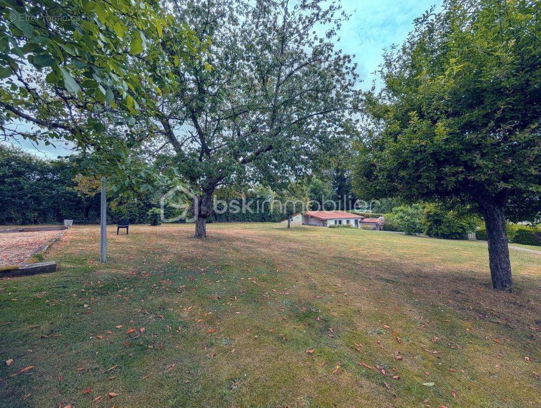 Demeure familiale de 171 m², dépendances et chapelle sur un parc de 5100 m² - photo 29