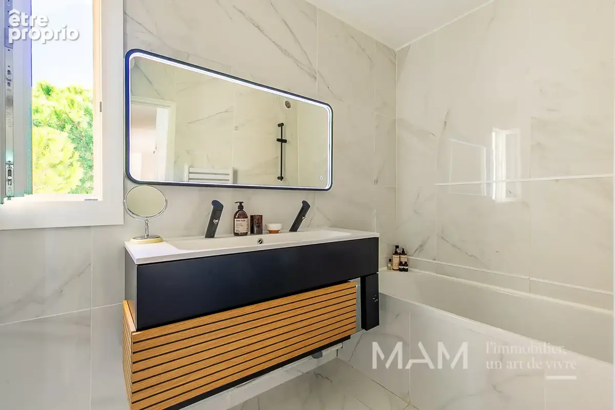 T3 78 m2 avec toit-terrasse 72 m2 et vue collines - photo 14