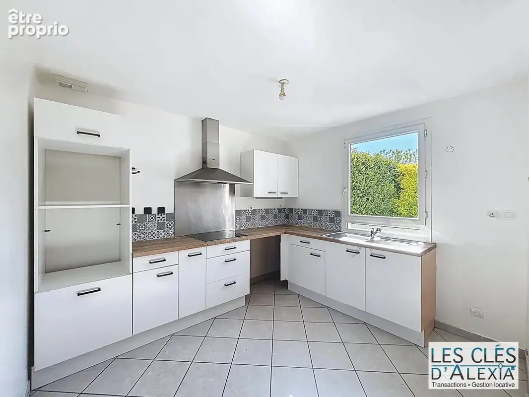 Laissez-vous séduire par cette charmante maison familiale, lumineuse et parfaitement entretenue ! - photo 4